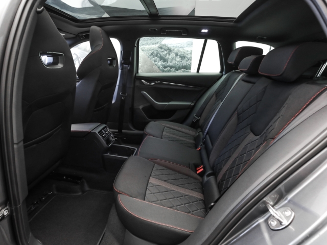 Skoda - Octavia Combi RS 2.0 TSI DSG AHK Pano Winter Matrix_15