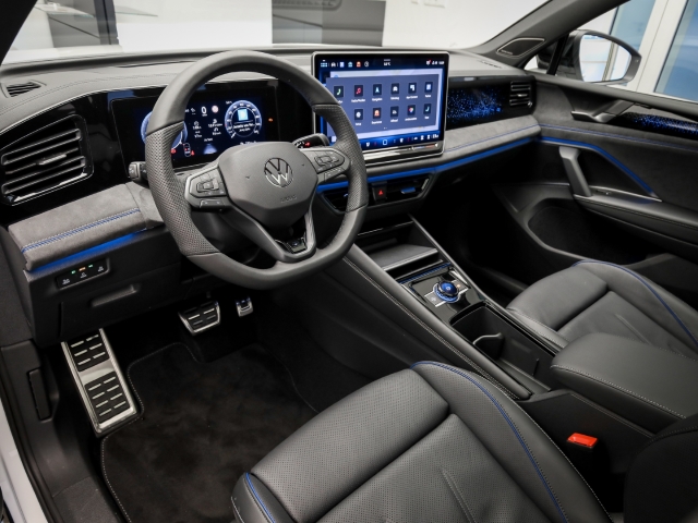 VW - Tiguan R-Line 2.0 TDI 4M DSG AHK Navi Pano Matrix_9