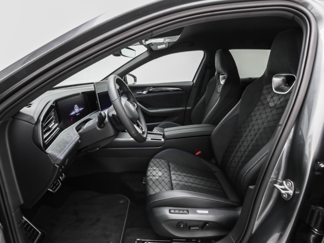 VW - Passat R-Line 2.0 TDI DSG AHK Navi HuD IQ.Drive_6