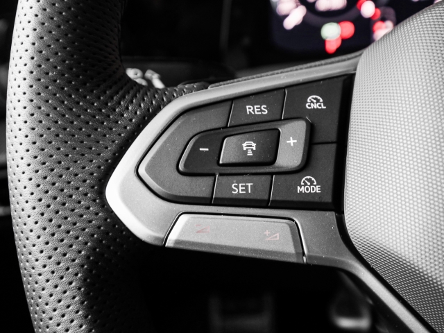 VW - Golf Variant R-Line 1.5 eTSI DSG AHK Navi Kamera_9