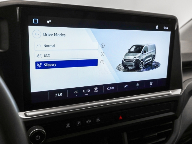 VW - T7 Transporter Kasten 2.0 TDI KR AHK Ganzjahresreifen_9