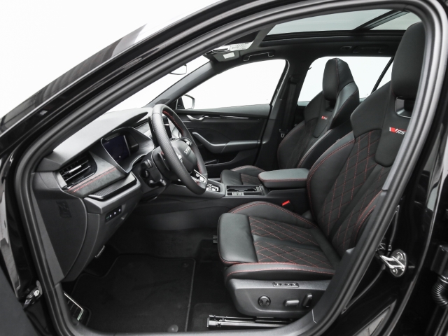 Skoda - Octavia Combi RS 2.0 TSI DSG AHK Navi Pano Winter_6