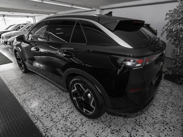 VW - T-Roc 1.5 eTSI DSG R-Line AHK Kamera Ganzjahresreifen_4