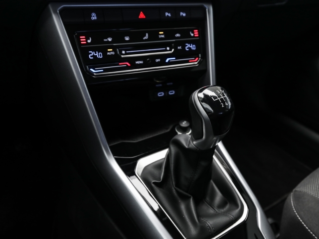 VW - T-Roc 1.5 TSI LIFE Navi LED Kamera_10