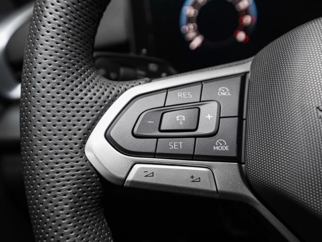 VW - T-Roc R-Line 1.5 eTSI DSG AHK Navi Kamera Matrix_9