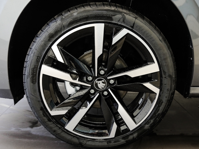 Skoda - Kamiq Monte Carlo 1.5 TSI DSG Pano Navi Kamera Komfort Plus_3