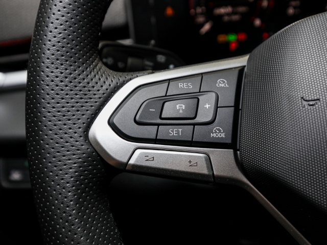 VW - T-Roc 1.5 eTSI DSG R-Line AHK Kamera Ganzjahresreifen_9