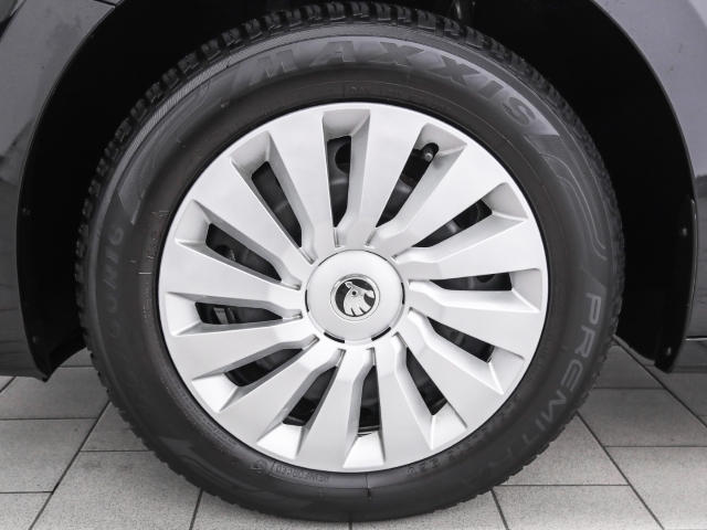 Skoda - Octavia Combi 2.0 TDI Essence AHK LED_3