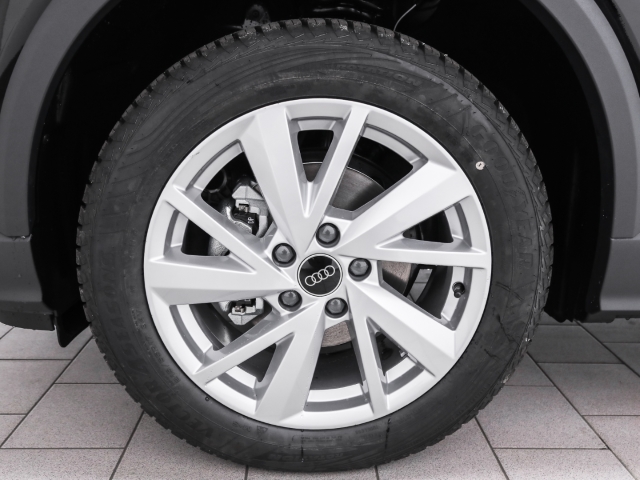 Audi - Q2 35 TFSI S tronic AHK GRA CarPlay_4