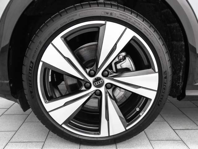 Audi - Q5 edition one schwarz TDI Luftfed. Matrix HUD_4