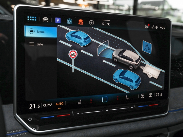 VW - Tiguan R-Line 2.0 TDI 4M DSG AHK Navi Pano IQ.Light_9