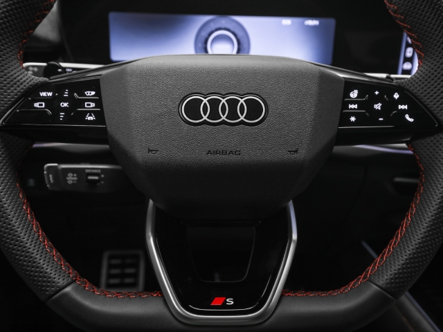 Audi - Q3 TFSI SUV quattro DigMatrix TechPro ACC_10