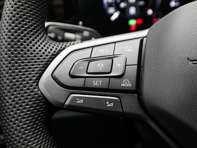 VW - Tiguan R-Line 2.0 TDI 4M DSG AHK Navi Kamera IQ.Light_10