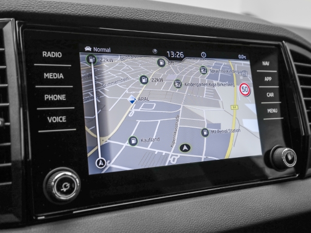 Skoda - Karoq Sportline 1.5 TSI DSG AHK Navi Pano Matrix_11