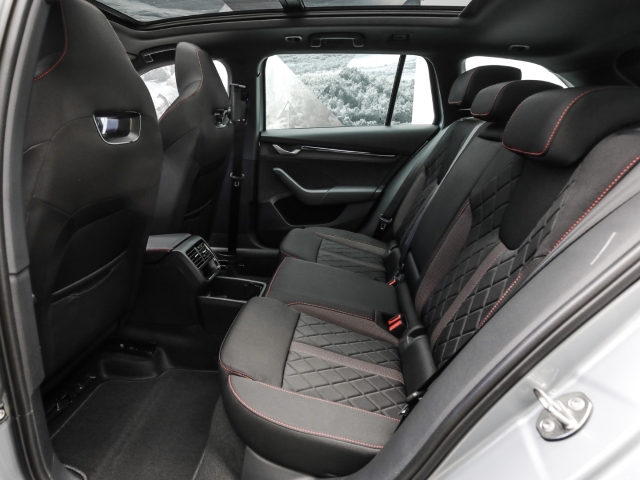 Skoda - Octavia Combi RS 2.0 TSI AHK Pano Matrix Winter_14