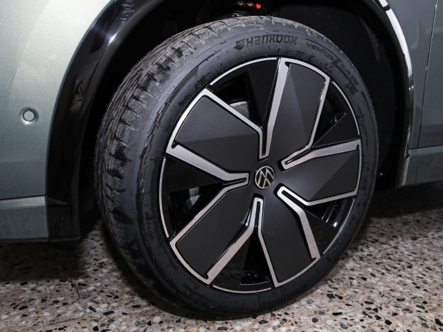 VW - Tiguan R-Line 2.0 TDI 4M DSG AHK Navi Pano IQ.Light_3