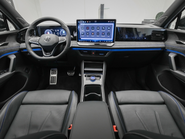 VW - Tiguan R-Line 2.0 TDI 4M DSG AHK Navi Pano Matrix_7