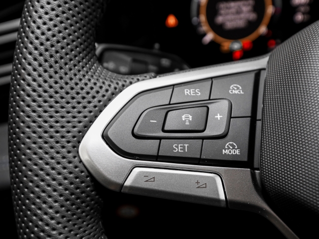 VW - Tiguan R-Line 1.5 eTSI DSG Navi Leder Anschlussgarantie_9