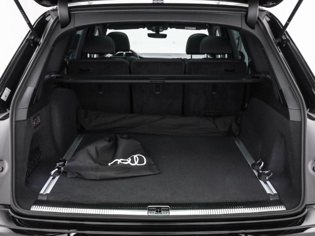 Audi - Q7 55 TFSIe S line business AHK B&O Pano HUD_20