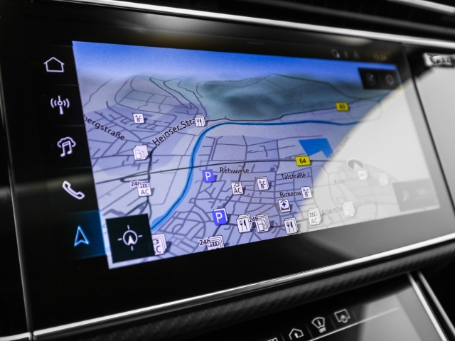 Audi - Q7 60 TFSIe S line business AHK Pano Laser B&O_13