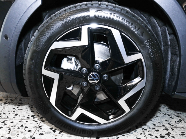 VW - T-Roc 1.5 eTSI DSG R-Line AHK Kamera Ganzjahresreifen_3