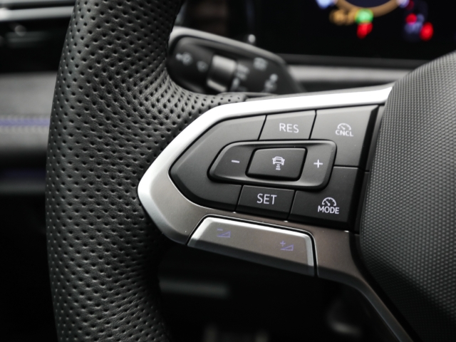 VW - Tiguan R-Line 2.0 TDI DSG Navi Leder Anschlussgarantie_10