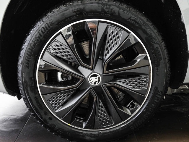 Skoda - Karoq Sportline 1.5 TSI DSG AHK Navi Pano Kamera_3