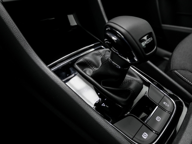 Skoda - Karoq Tour 1.5 TSI AHK Navi Kamera ACC_12