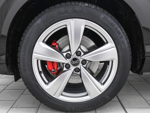 Audi - Q3 TFSI SUV quattro DigMatrix TechPro ACC_4