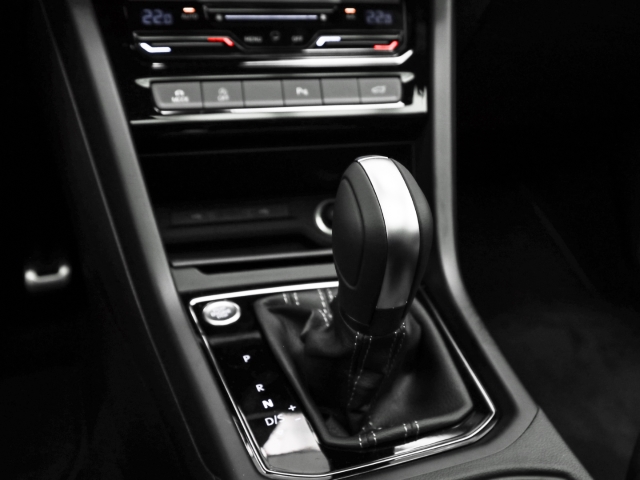VW - Touran Highline 1.5 TSI DSG 7-Sitzer Navi Kamera_11