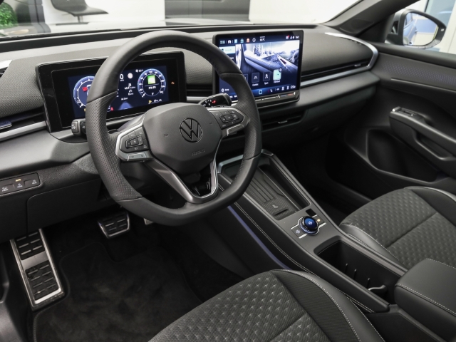 VW - T-Roc R-Line 1.5 eTSI DSG AHK Kamera Ganzjahresreifen_8