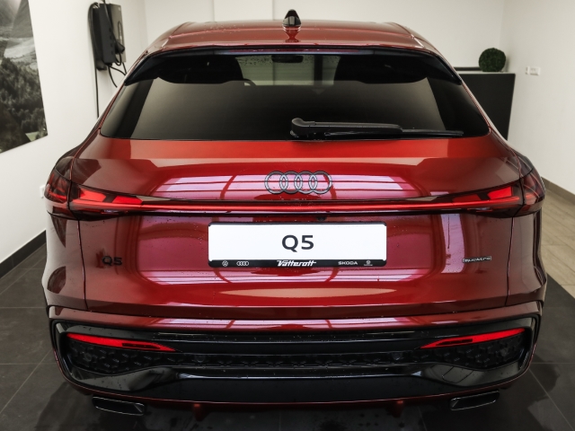 Audi - Q5 Sportback e-hybrid quattro AHK Pano HUD_5
