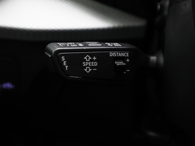 Audi - Q2 40 TFSI quattro advanced Leder Navi ACC CarPlay_11