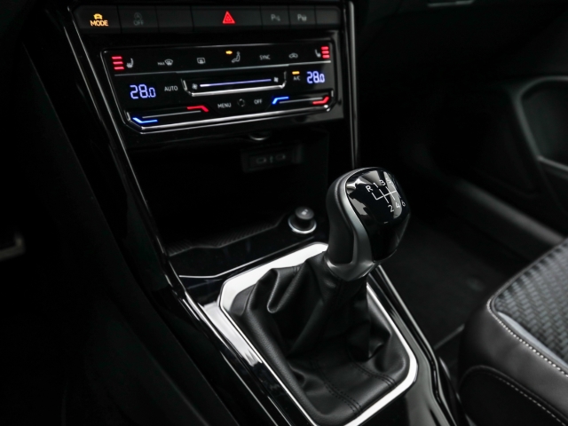 VW - T-Roc Cabriolet R-Line 1.5 TSI Kamera Winter Ganzjahresreifen_12