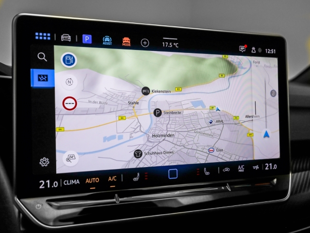 VW - Golf R BLACK EDITION 2.0 TSI 4M DSG Pano Navi Akrapovic_11