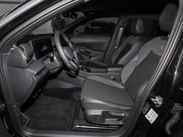 VW - T-Roc 1.5 eTSI DSG R-Line AHK Kamera Ganzjahresreifen_5