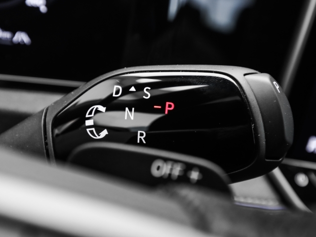 VW - Tiguan R-Line 2.0 TDI 4M DSG AHK Navi Kamera IQ.Light_12