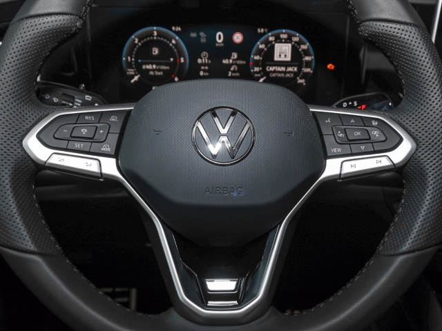 VW - Tiguan R-Line 2.0 TDI 4M DSG AHK Navi Pano IQ.Light_6