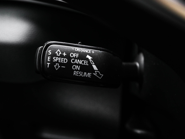 Skoda - Karoq Sportline 1.5 TSI DSG AHK Navi Pano Kamera_10