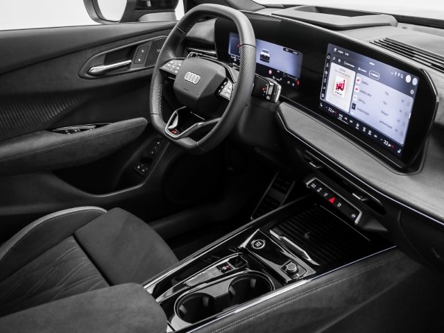Audi - Q3 Sportback e-hybrid DigMatrix Pano SONOS HUD_17