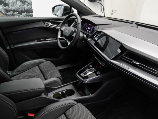 Audi - Q4 e-tron Sportback 45 S line AHK HUD Navi Matrix_17