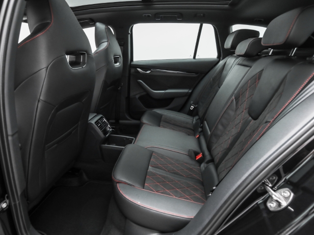 Skoda - Octavia Combi RS 2.0 TSI DSG AHK Navi Pano Winter_15