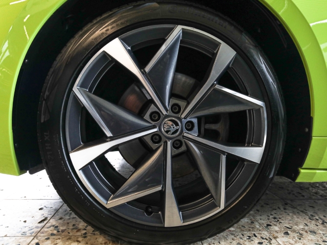 Skoda - Enyaq Coupe RS Suite AHK Wärmepumpe Pano_3