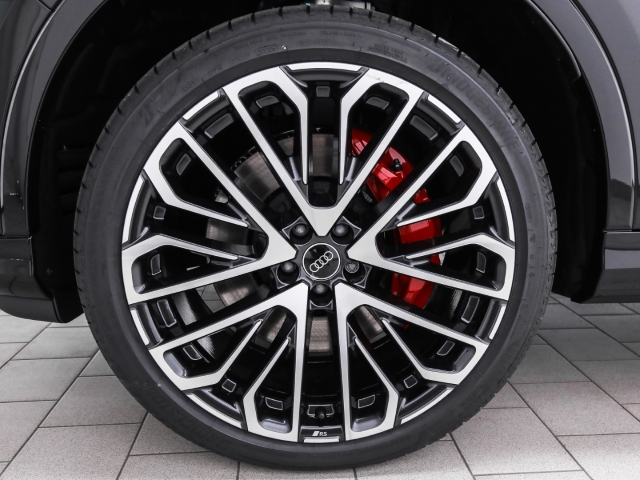 Audi - Q7 55 TFSIe S line business AHK B&O Pano HUD_4