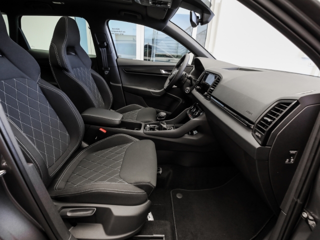 Skoda - Karoq Sportline 1.5 TSI DSG AHK Navi Pano Matrix_13