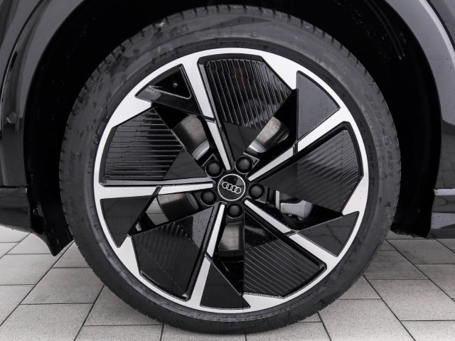 Audi - Q4 Sportback 55 quattro SONOS Pano AHK_4