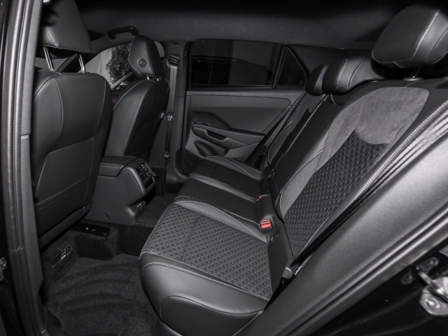 VW - T-Roc 1.5 eTSI DSG R-Line AHK Kamera Ganzjahresreifen_13