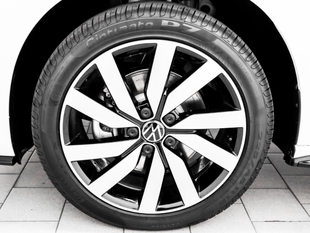 VW - Touran Highline 1.5 TSI DSG 7-Sitzer Navi Kamera_3