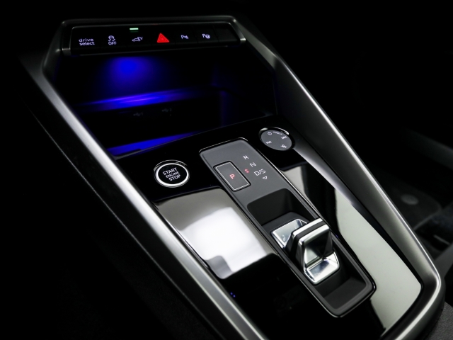 Audi - A3 Sportback 45 TFSIe S line HUD AHK Navi Matrix_16