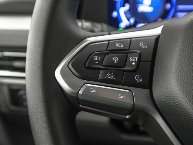 VW - T7 Caravelle 2.0 TDI Life LR AHK Navi Ganzjahresreifen_9